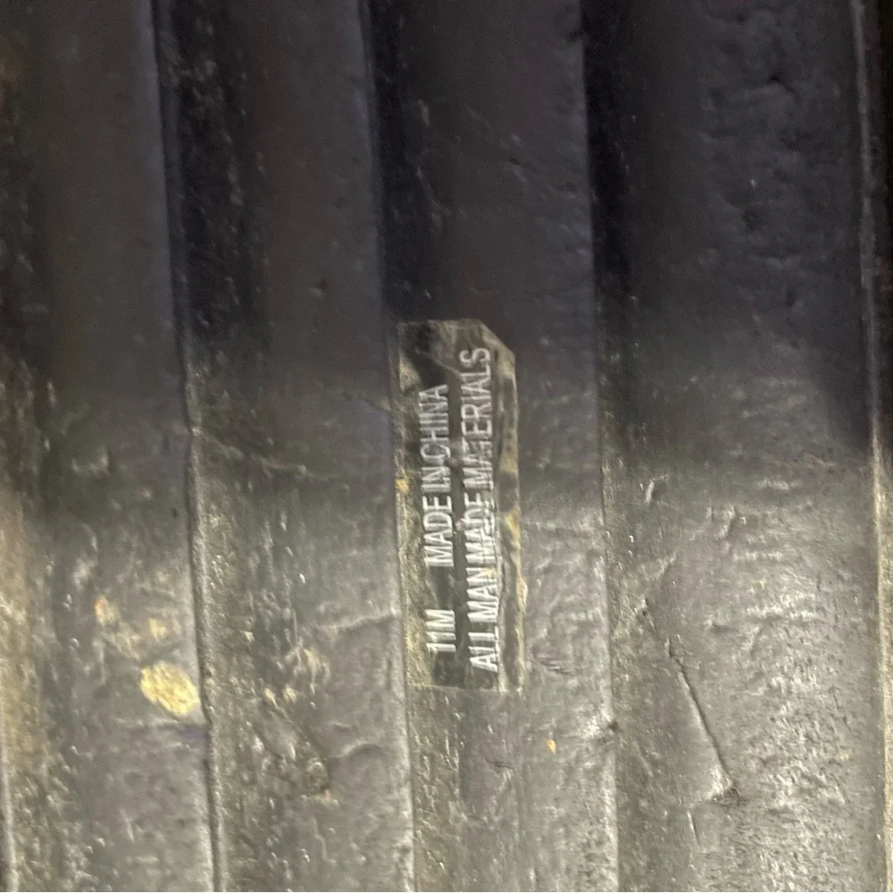 Hot topic size 11 vintage mall goth platform
Boots - Picture 9 of 15